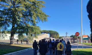 Gli studenti del Liceo M. Montessori raggiungono i laboratori del CR Casaccia